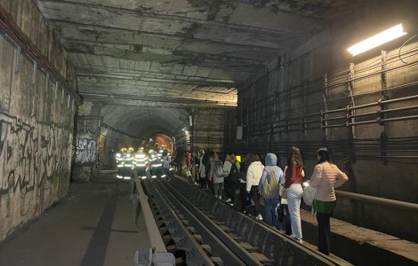 Peste 200 de călători, evacuați de la metrou prin tunel, după o defecțiune