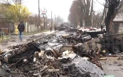 Cinci cadavre descoperite în...