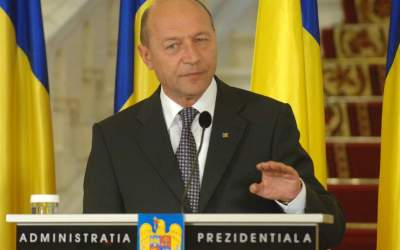 Basescu, "iritat" de...