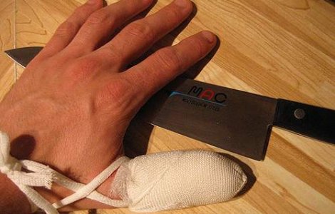 Pedeapsa: Paralizat artificial pentru ca a injunghiat un om