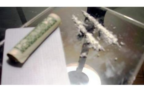 Descinderi in trei judete pentru trafic de droguri