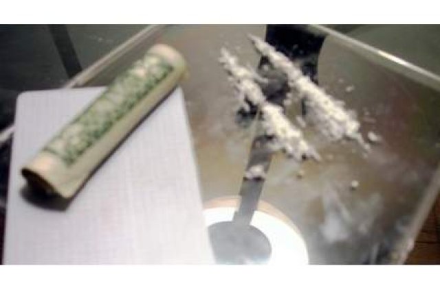 Descinderi in trei judete pentru trafic de droguri