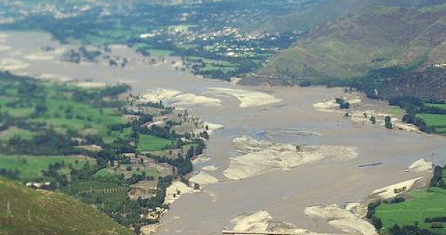 Pakistan: Un autobuz a fost luat de ape