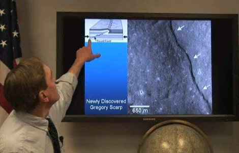  Video  Luna "intra la apa"