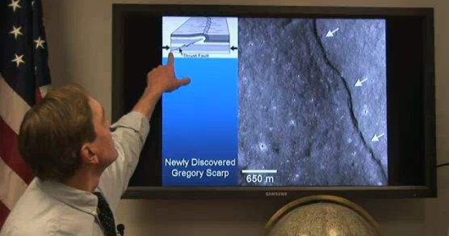  Video  Luna "intra la apa"