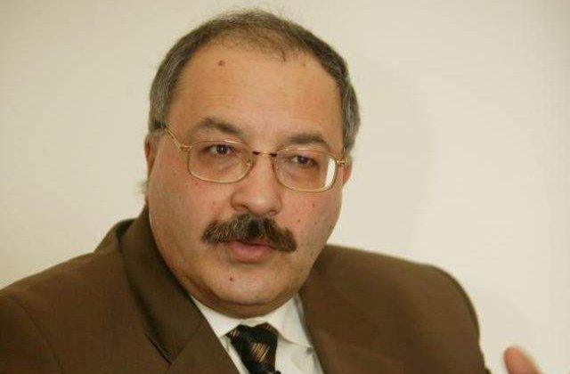 Istoricul  Alex Mihai Stoenescu a colaborat cu Securitatea