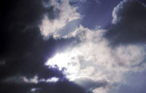 Posibile precipitatii cu praf saharian, vineri si sambata in Romania