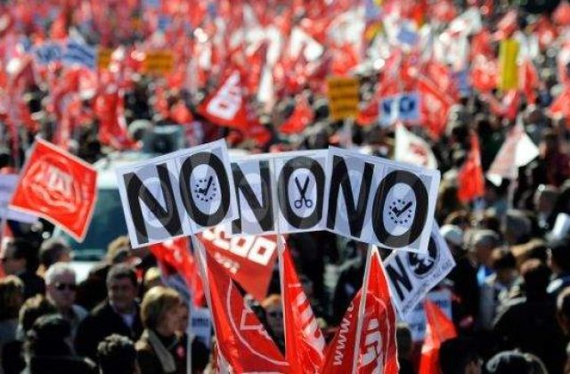 Spaniolii protesteaza impotriva austeritatii