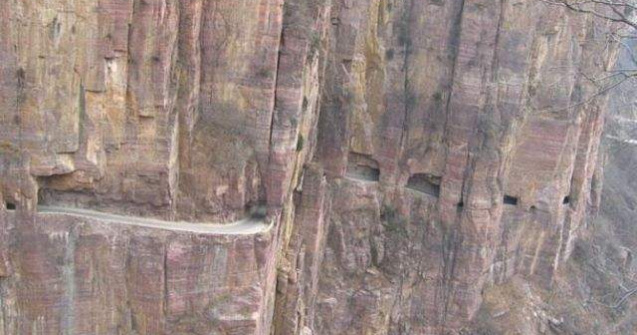  Top  TOP 10 cele mai periculoase drumuri din lume