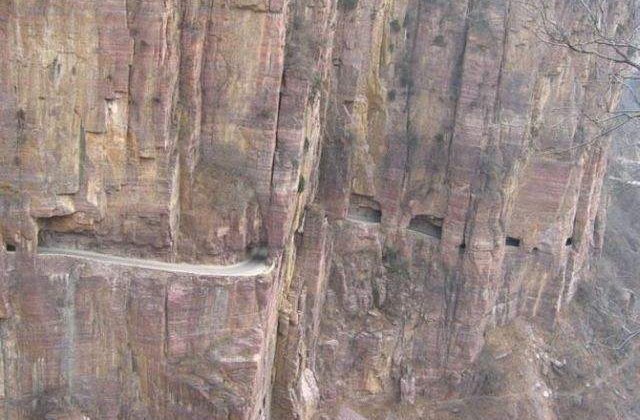 TOP 10 cele mai periculoase drumuri din lume