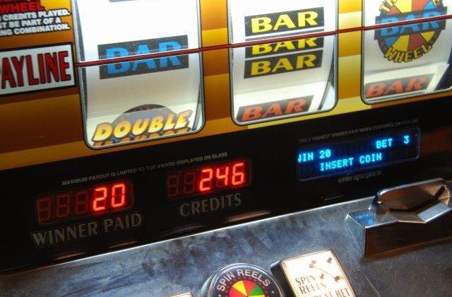 Proiect de lege: Jocurile slot-machine, doar in cazinouri si agentii ale Loteriei