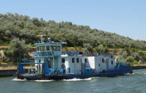 Un impingator a luat foc pe Canalul Dunare - Marea Neagra