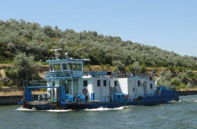 Un impingator a luat foc pe Canalul Dunare - Marea Neagra