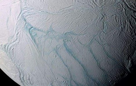 Un satelit al planetei Saturn ar putea adaposti forme de viata