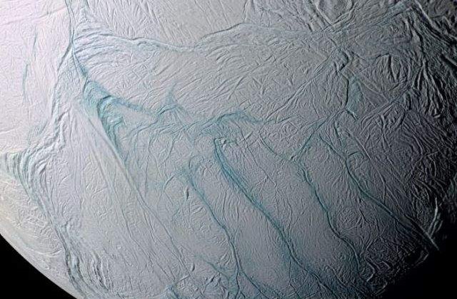 Un satelit al planetei Saturn ar putea adaposti forme de viata