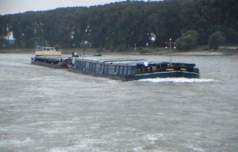 Impingatorul care a luat foc pe Canalul Dunare - Marea Neagra s-a scufundat