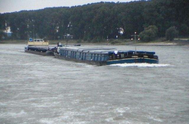 Impingatorul care a luat foc pe Canalul Dunare - Marea Neagra s-a scufundat