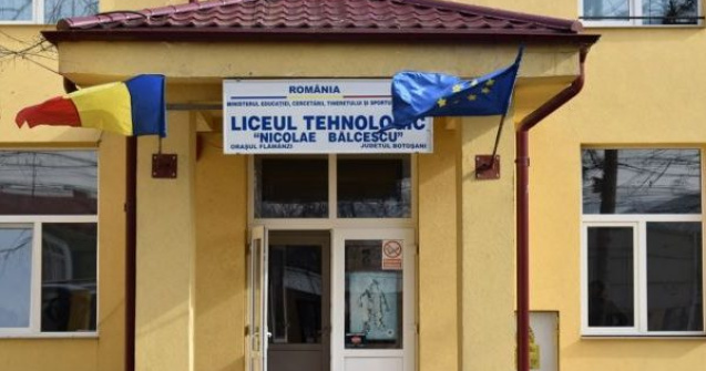 Un elev de la Liceul Tehnologic din Flămânzi a fost incendiat în timpul unei ore