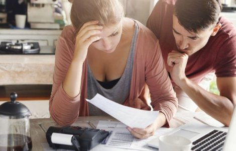 Sfaturile utile care te ajută să treci cu bine peste un impas financiar