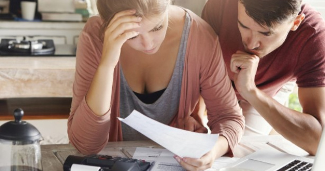 Sfaturile utile care te ajută să treci cu bine peste un impas financiar