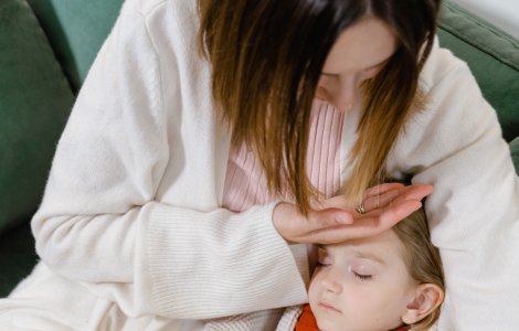 Medicul Mihai Craiu avertizează: ”TREBUIE să cunoașteți un semn ce reprezintă o mare urgență. Testul paharului poate face diferența dintre viață și moarte, în unele cazuri grave”