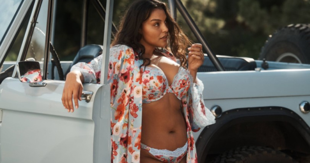 Lasă-te învăluită de romantism cu noua colecție de primăvară de la Victoria