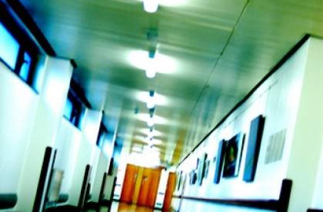 Cearta pentru sanatate: De ce fuge Boc sub fusta FMI?