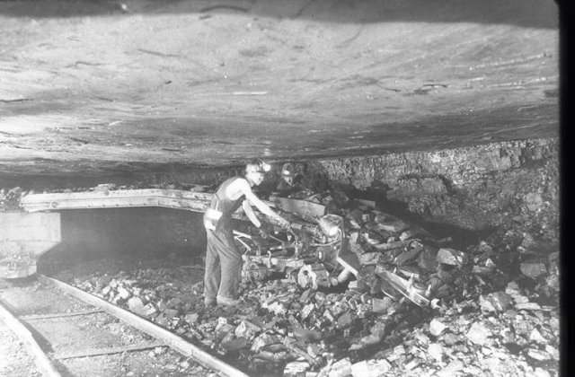 [VIDEO] Minerii din Chile: Imagini din infern!