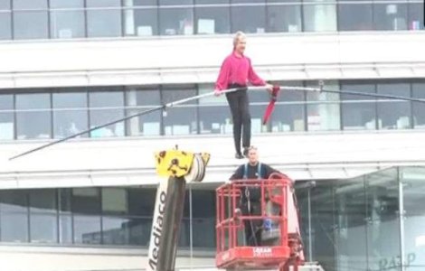  Video  A traversat pe sarma fluviul Sena