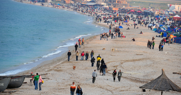 Minivacanța de 1 Mai. Cât trebuie să scoată românii din buzunare pentru distracție, pe litoral