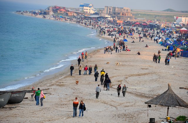 Minivacanța de 1 Mai. Cât trebuie să scoată românii din buzunare pentru distracție, pe litoral 
