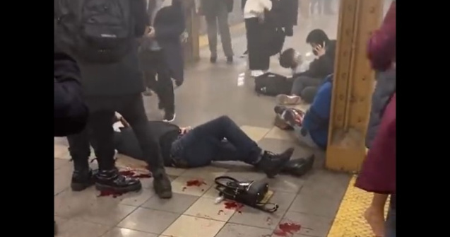 Atac armat într-o staţie de metrou din la New York. 13 oameni au fost răniți