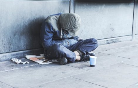 Un român doarme pe străzile din Italia pentru că nu s-a vaccinat anti-covid