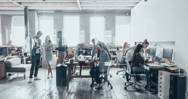 STUDIU: 8 din 10 angajați ar vrea să lucreze doar 4 zile pe săptămână