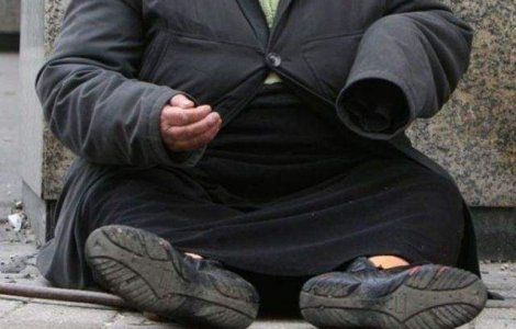 Romani cu dizabilitati, exploatati de o grupare de trafic de persoane