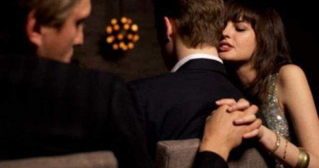  Top  Vedete care si-au inselat sotii sau sotiile si au fost prinsi