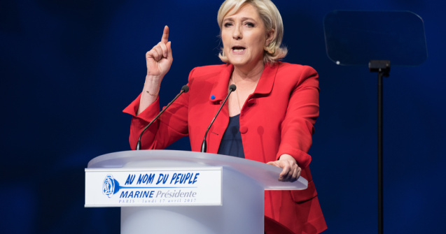 Marine Le Pen, contracandidata lui Emmanuel Macron, l-a acuzat de extremism