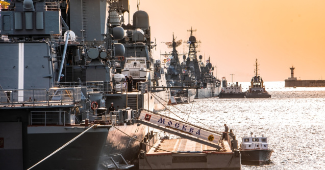 România interzice navele rusești în porturile din Marea Neagră sau de pe Dunăre