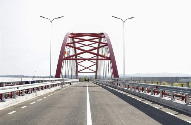 &bdquo;Podul Unirii&rdquo;, primul construit &icirc;n Maramureș de la Revoluție &icirc;ncoace, inaugurat cu mare fast