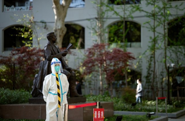 Au ajuns în pragul disperării. Locuitorii din Shanghai se sinucid din cauza lockdown-ului strict