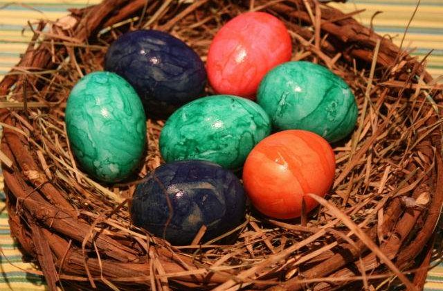 Aproape 85% dintre romani vor petrece Pastele acasa