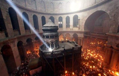 Lumina Sfanta de la Ierusalim va fi adusa, sambata seara, la Bucuresti