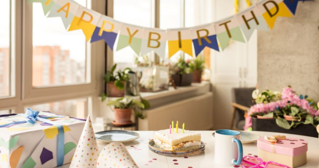 Un bărbat și-a dat în judecată șefii pentru că i-au organizat o petrecere