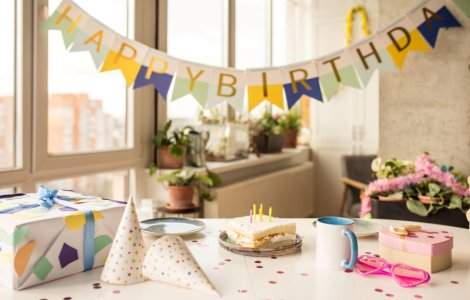 Un bărbat și-a dat în judecată șefii pentru că i-au organizat o petrecere