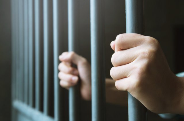 Un deținut de la Penitenciarul Oradea, găsit sp&acirc;nzurat &icirc;n celulă