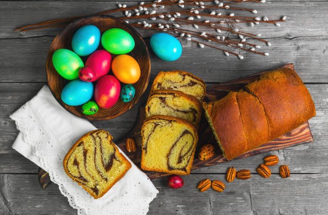 Metode naturale pentru a vopsi ouăle de Paște în diverse nuanțe