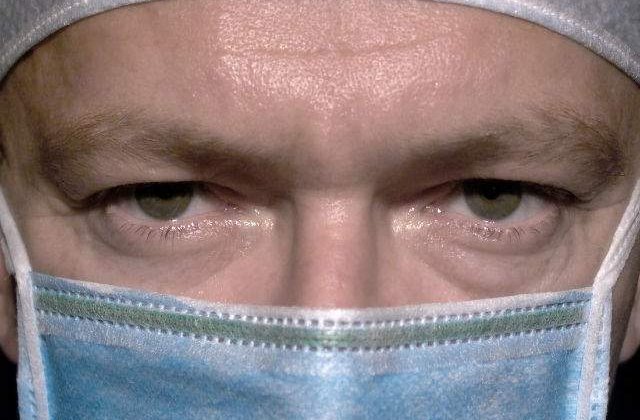 Chirugie si un cocteil de medicamente, pentru tratarea cancerului de prostata