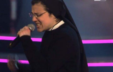  Video  Calugarita Cristina, inca o prestatie exceptionala la Vocea Italiei
