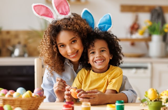 Cum să cureţi vopseaua de ouă de pe mâini