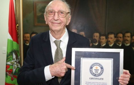 Record Guinness: Un bărbat a muncit la aceeași companie timp de 84 de ani